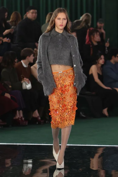 Look 50